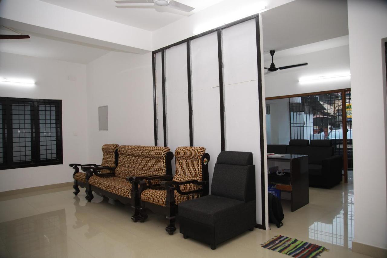 Meghna Residency Hotel Thiruvananthapuram Екстериор снимка