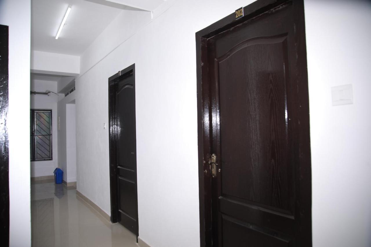 Meghna Residency Hotel Thiruvananthapuram Екстериор снимка