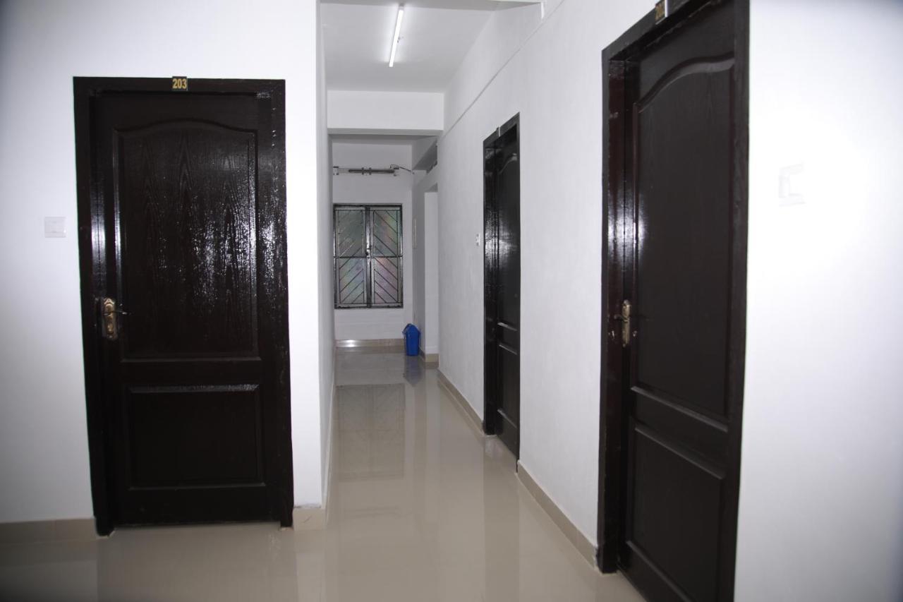 Meghna Residency Hotel Thiruvananthapuram Екстериор снимка