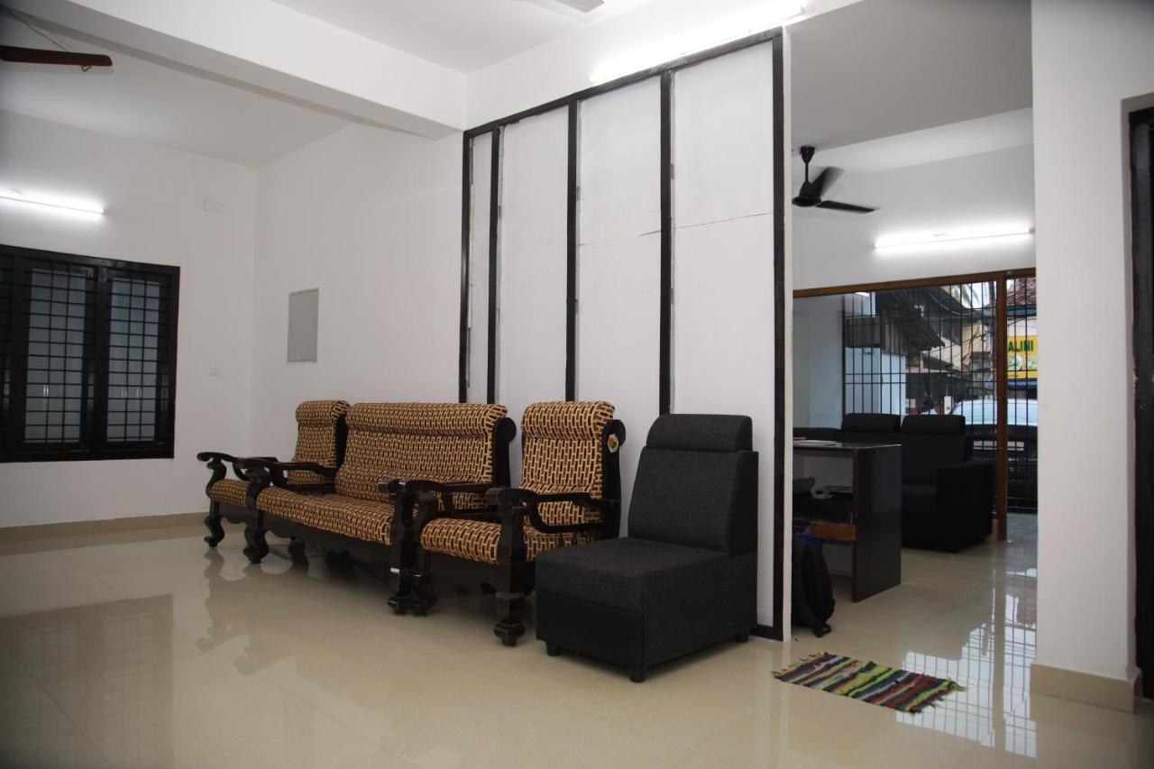Meghna Residency Hotel Thiruvananthapuram Екстериор снимка