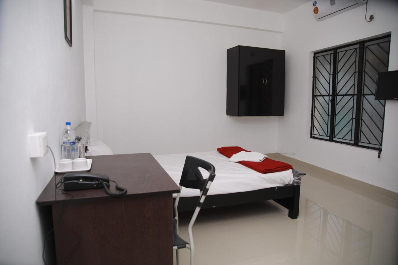 Meghna Residency Hotel Thiruvananthapuram Екстериор снимка
