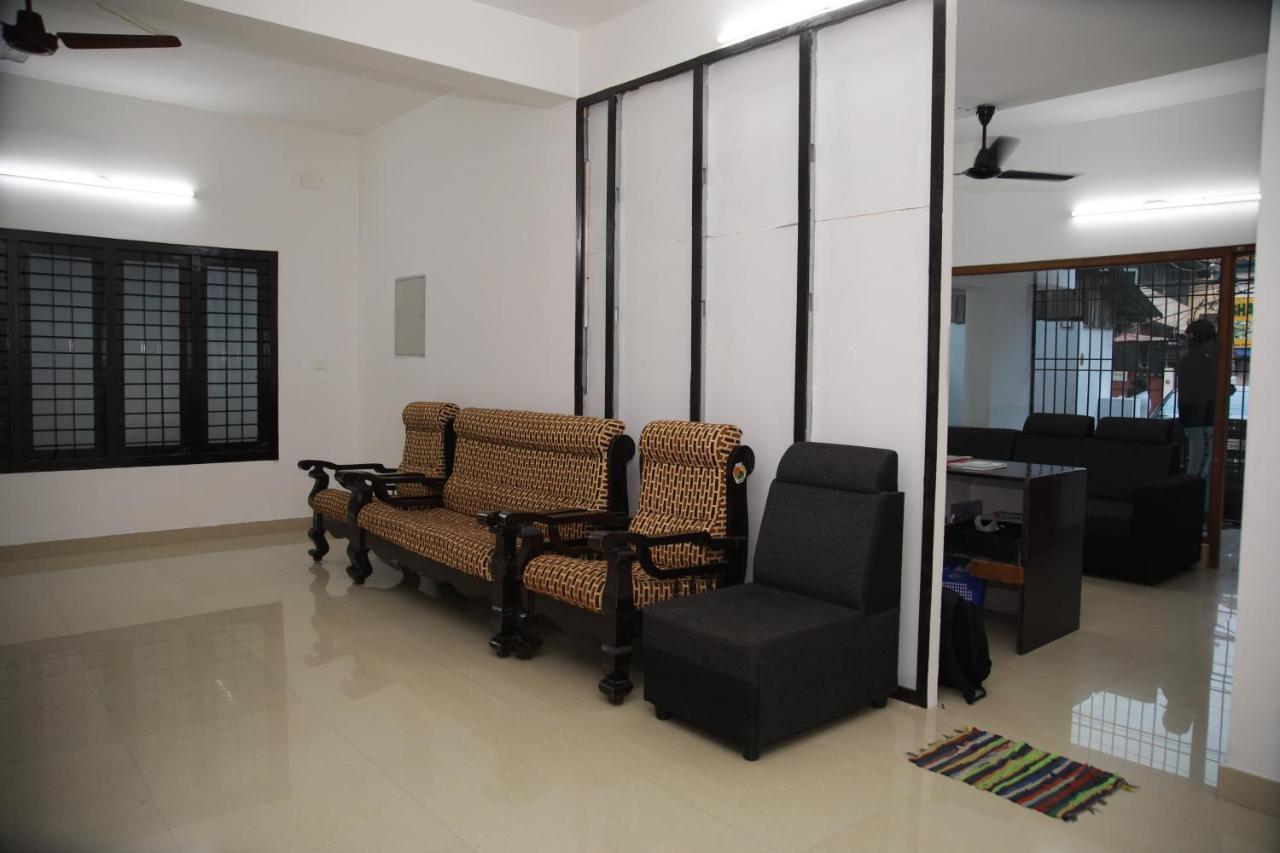 Meghna Residency Hotel Thiruvananthapuram Екстериор снимка