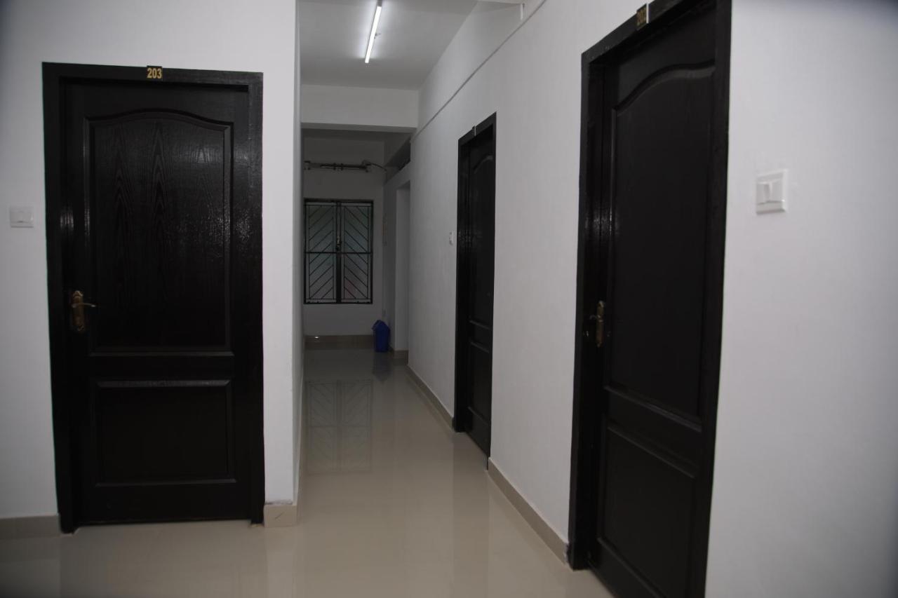 Meghna Residency Hotel Thiruvananthapuram Екстериор снимка