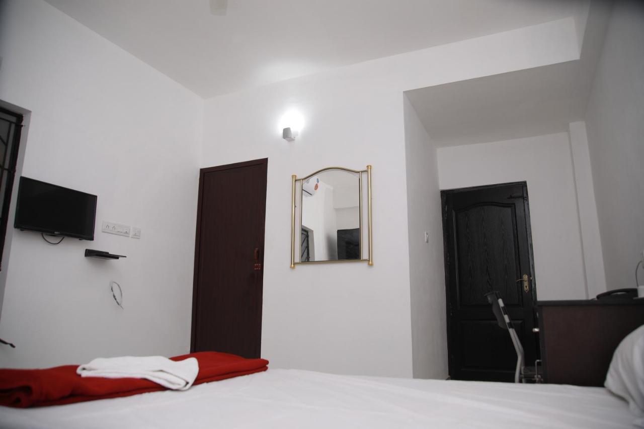 Meghna Residency Hotel Thiruvananthapuram Екстериор снимка