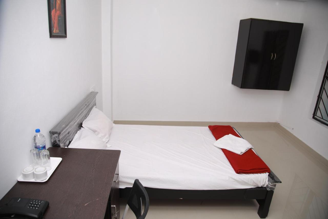 Meghna Residency Hotel Thiruvananthapuram Екстериор снимка