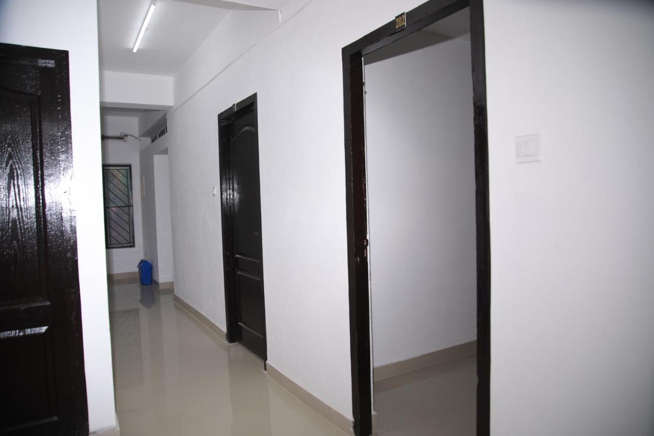 Meghna Residency Hotel Thiruvananthapuram Екстериор снимка