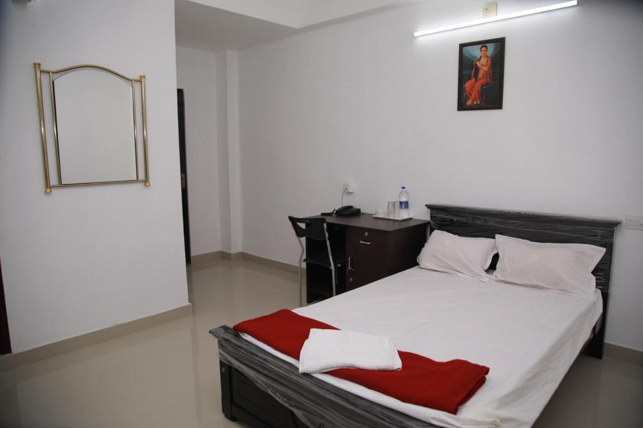 Meghna Residency Hotel Thiruvananthapuram Екстериор снимка