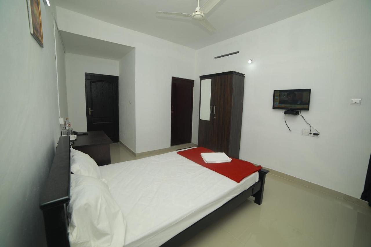 Meghna Residency Hotel Thiruvananthapuram Екстериор снимка