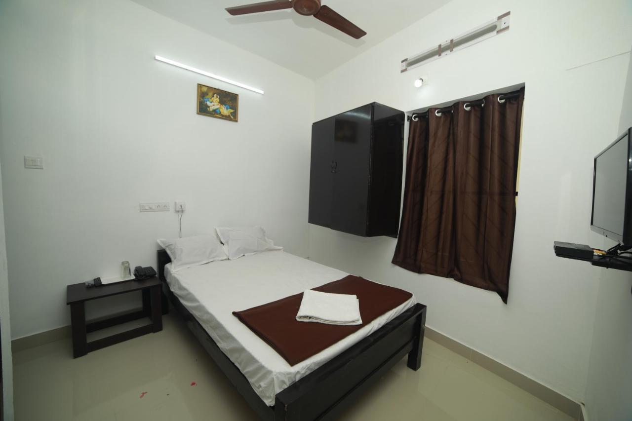 Meghna Residency Hotel Thiruvananthapuram Екстериор снимка