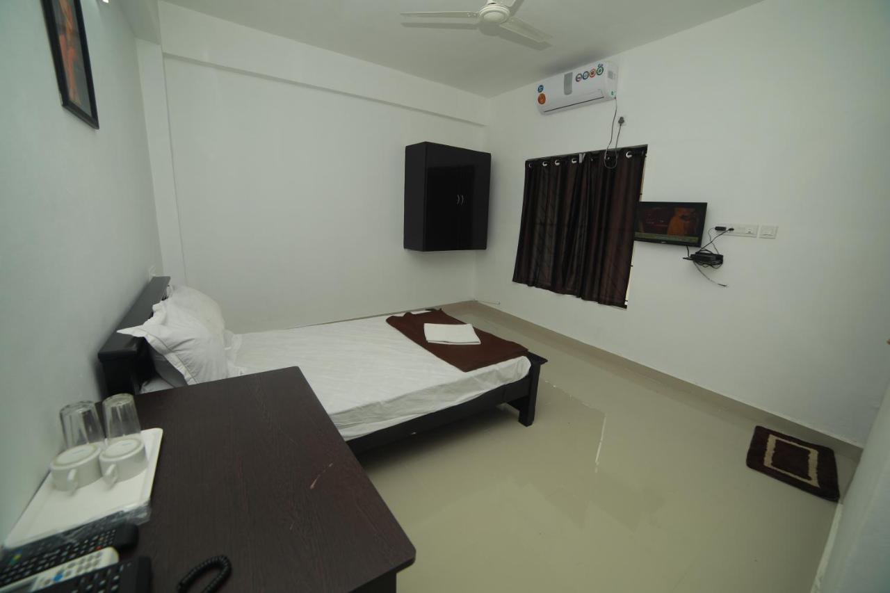 Meghna Residency Hotel Thiruvananthapuram Екстериор снимка