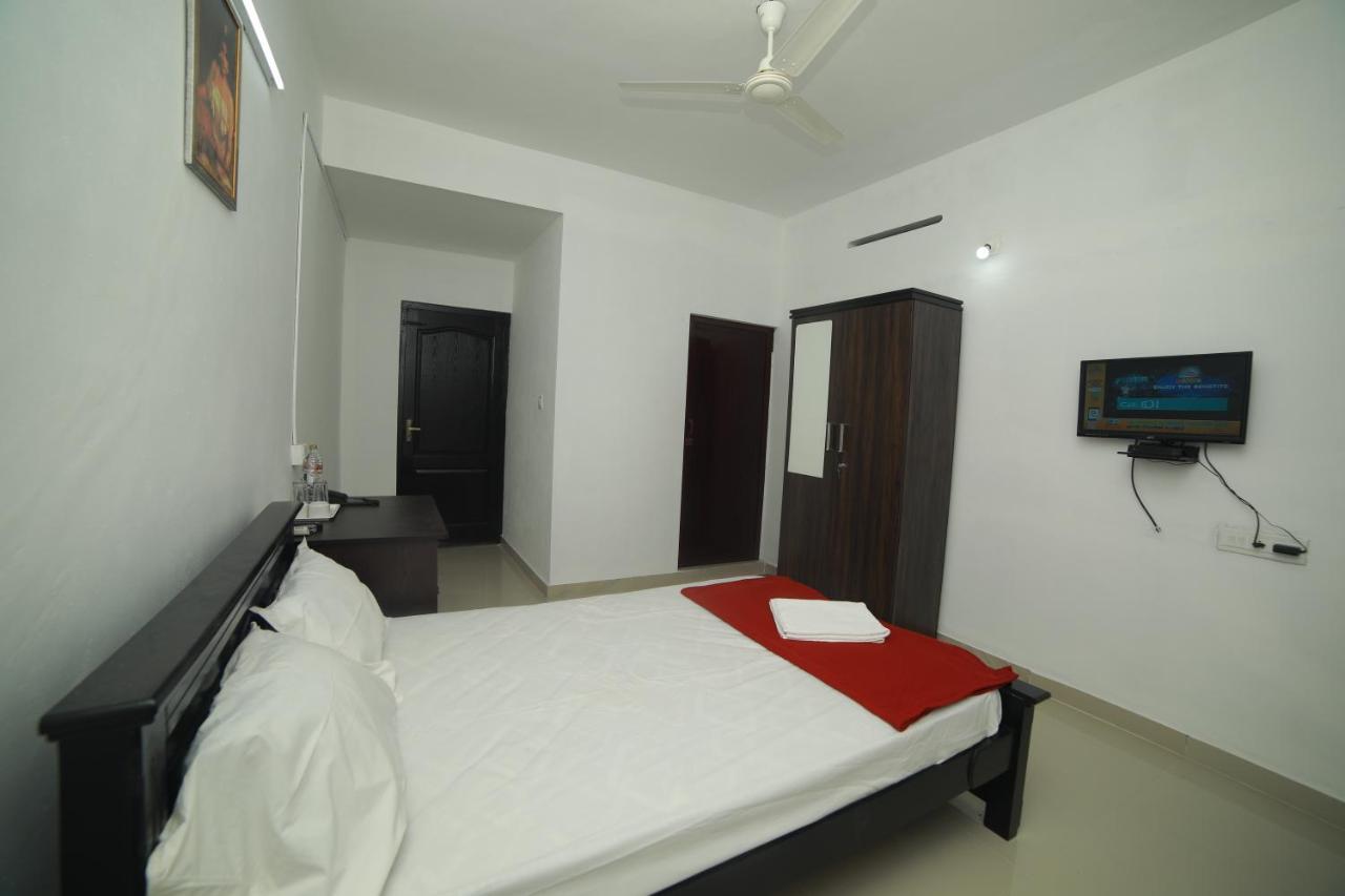 Meghna Residency Hotel Thiruvananthapuram Екстериор снимка
