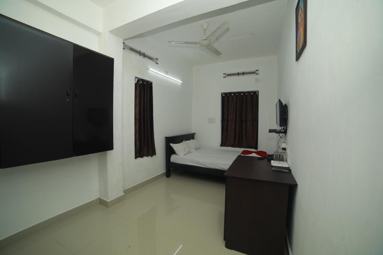 Meghna Residency Hotel Thiruvananthapuram Екстериор снимка