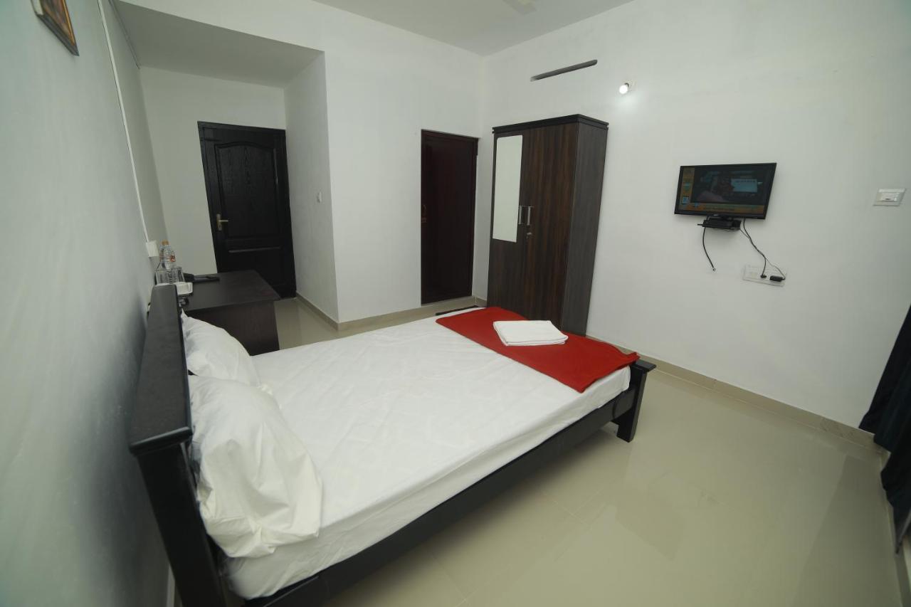 Meghna Residency Hotel Thiruvananthapuram Екстериор снимка