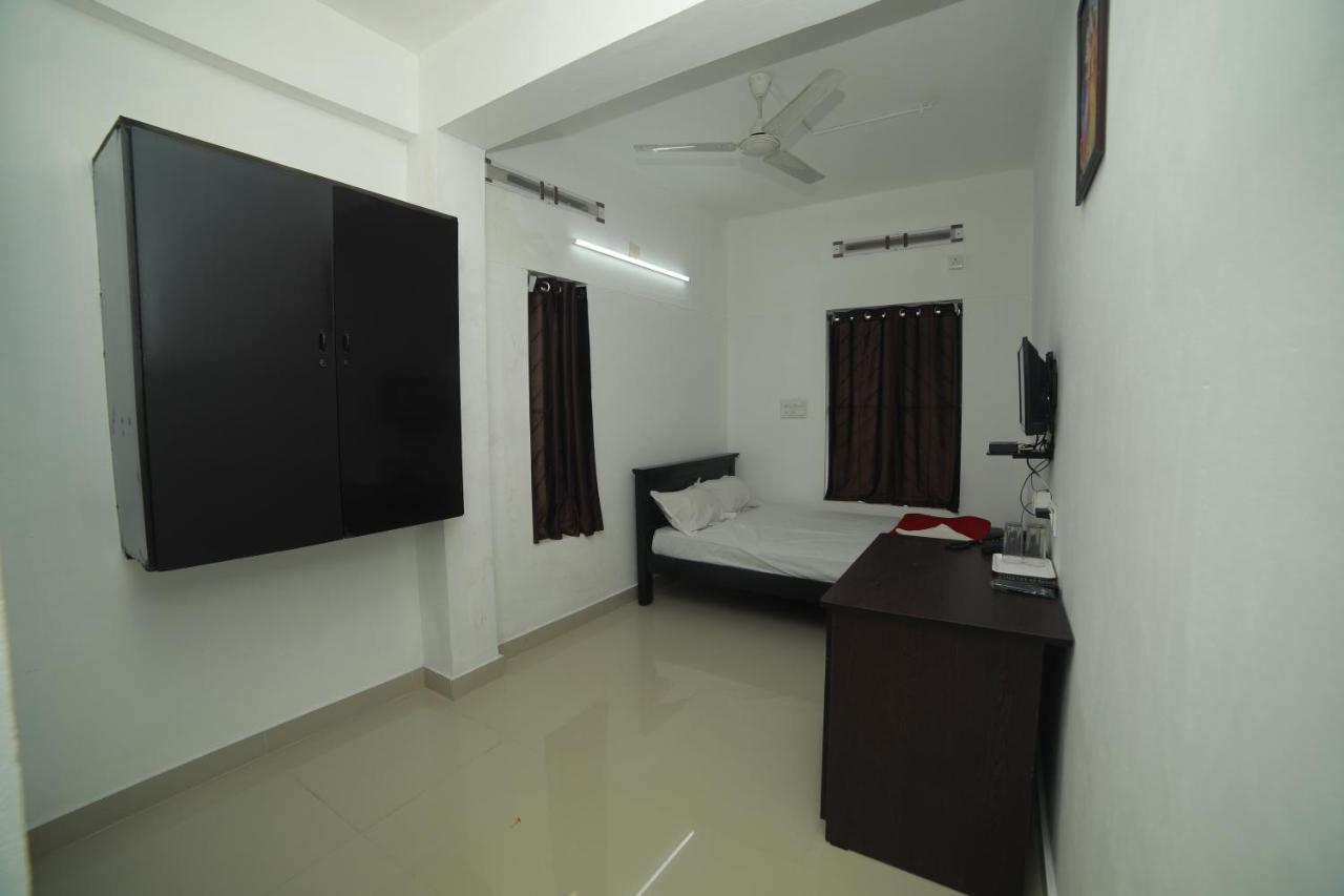 Meghna Residency Hotel Thiruvananthapuram Екстериор снимка