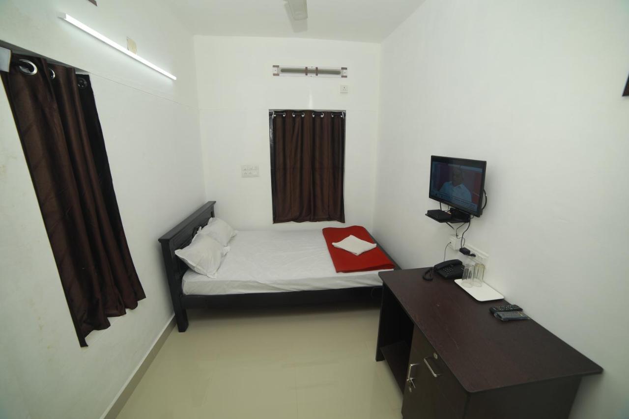 Meghna Residency Hotel Thiruvananthapuram Екстериор снимка