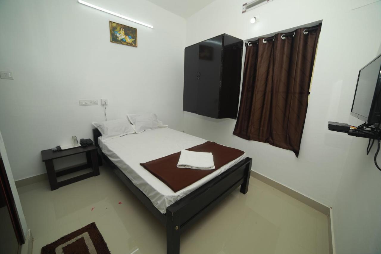 Meghna Residency Hotel Thiruvananthapuram Екстериор снимка