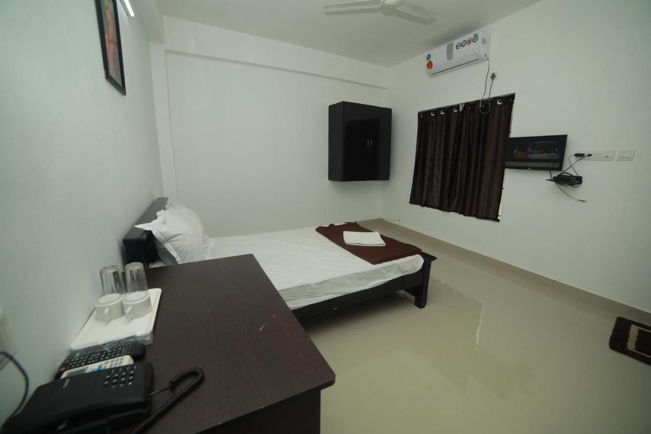 Meghna Residency Hotel Thiruvananthapuram Екстериор снимка
