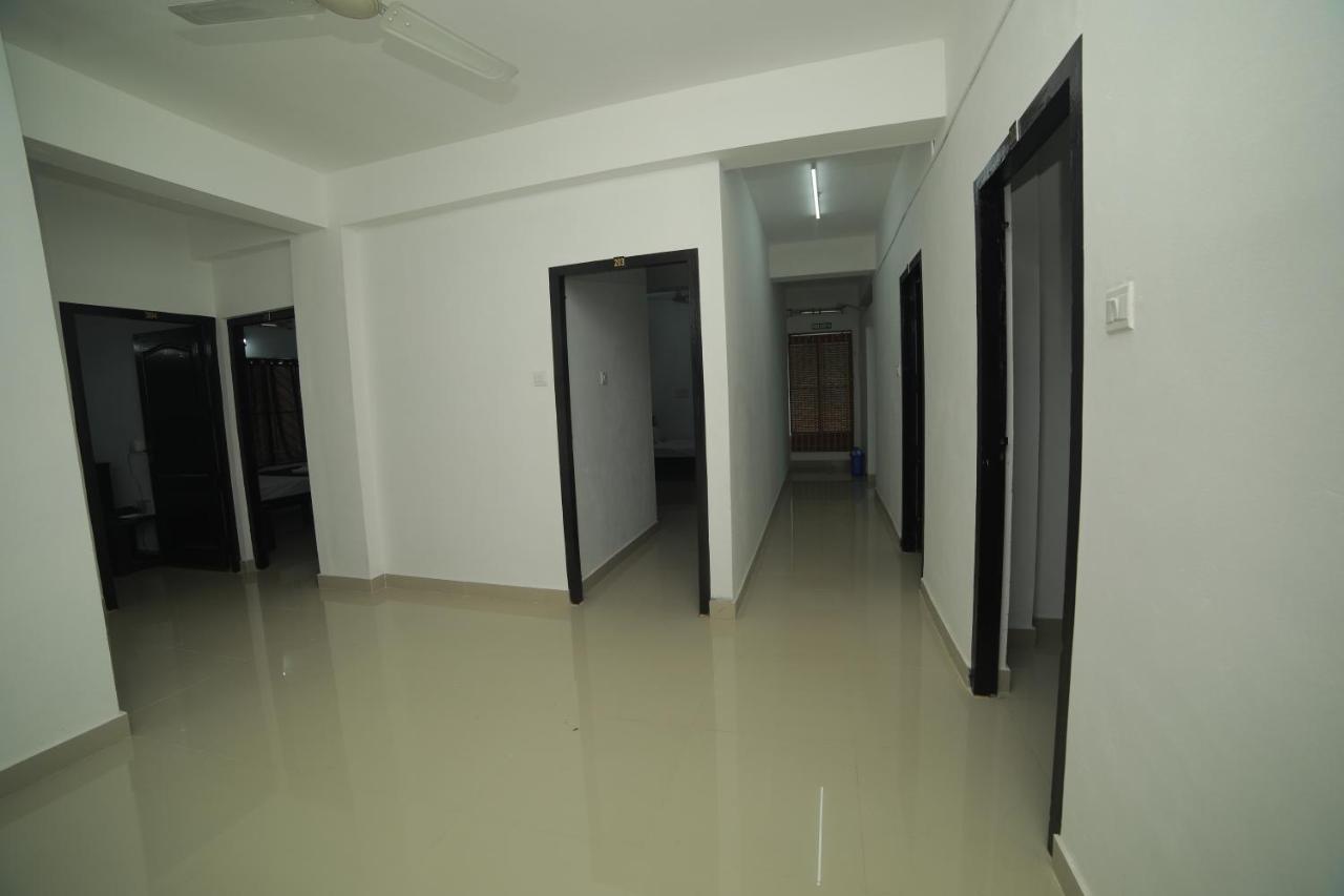 Meghna Residency Hotel Thiruvananthapuram Екстериор снимка