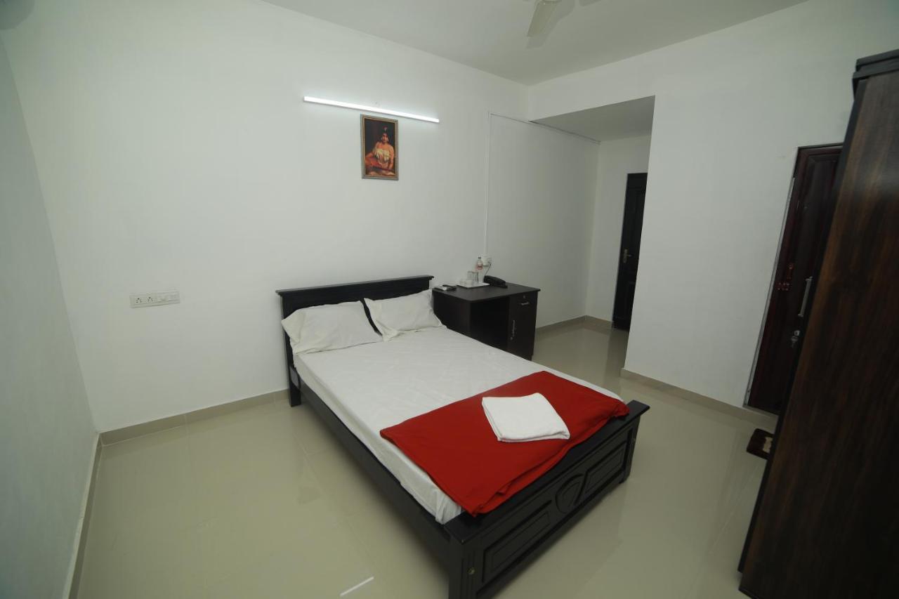 Meghna Residency Hotel Thiruvananthapuram Екстериор снимка