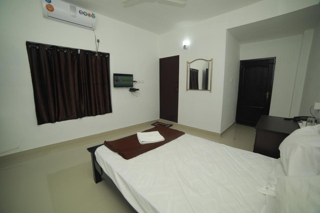 Meghna Residency Hotel Thiruvananthapuram Екстериор снимка