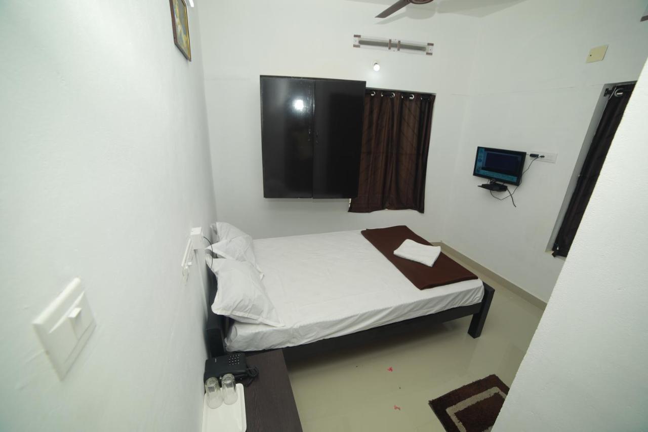 Meghna Residency Hotel Thiruvananthapuram Екстериор снимка