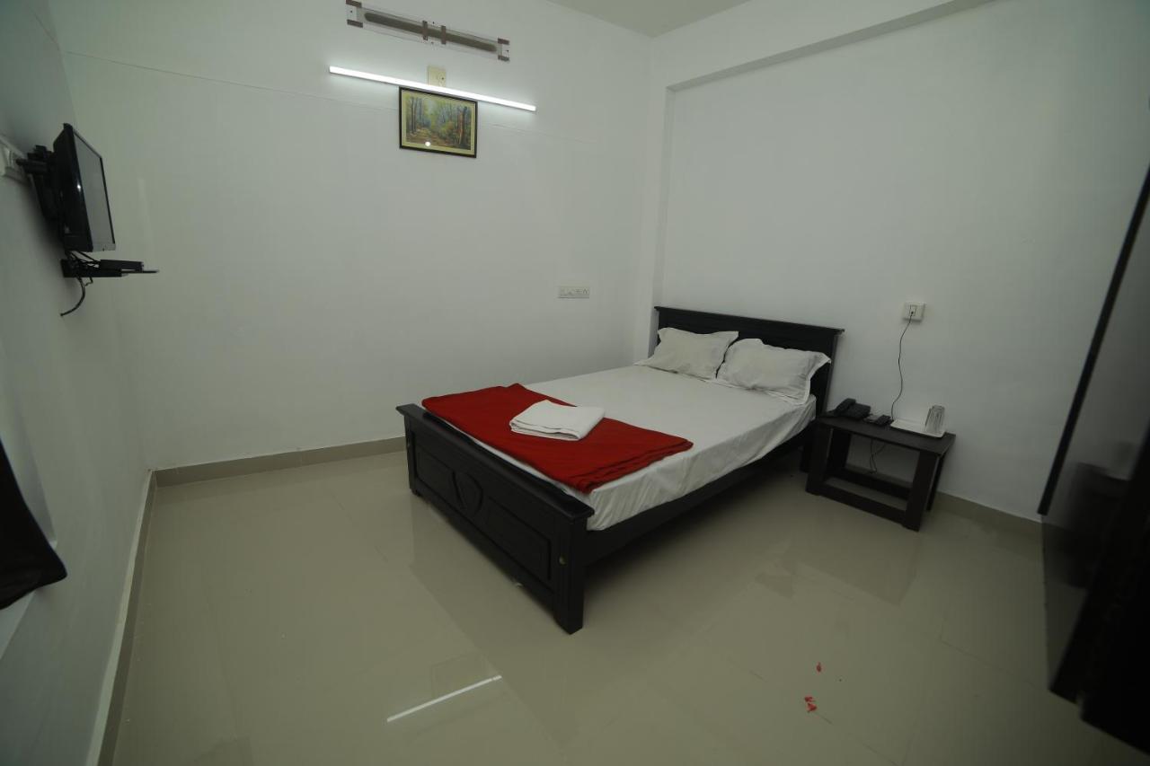 Meghna Residency Hotel Thiruvananthapuram Екстериор снимка