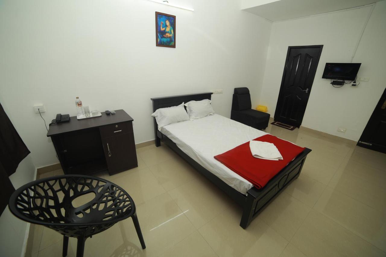 Meghna Residency Hotel Thiruvananthapuram Екстериор снимка