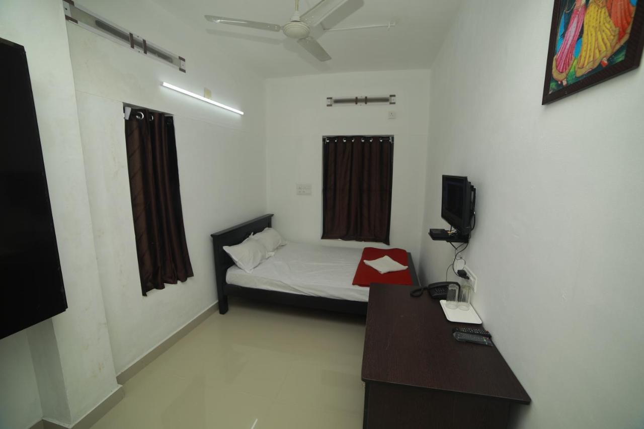 Meghna Residency Hotel Thiruvananthapuram Екстериор снимка