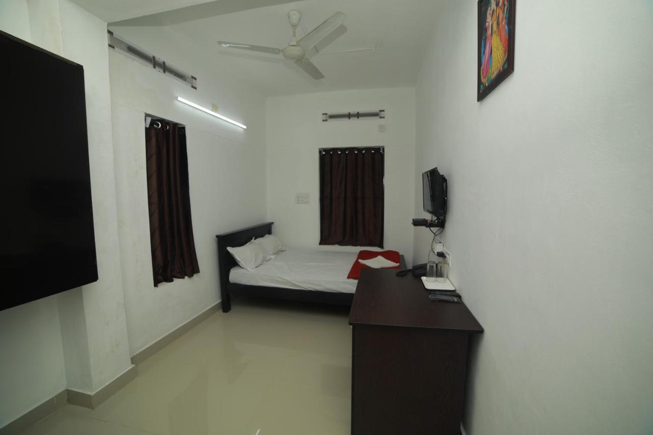 Meghna Residency Hotel Thiruvananthapuram Екстериор снимка