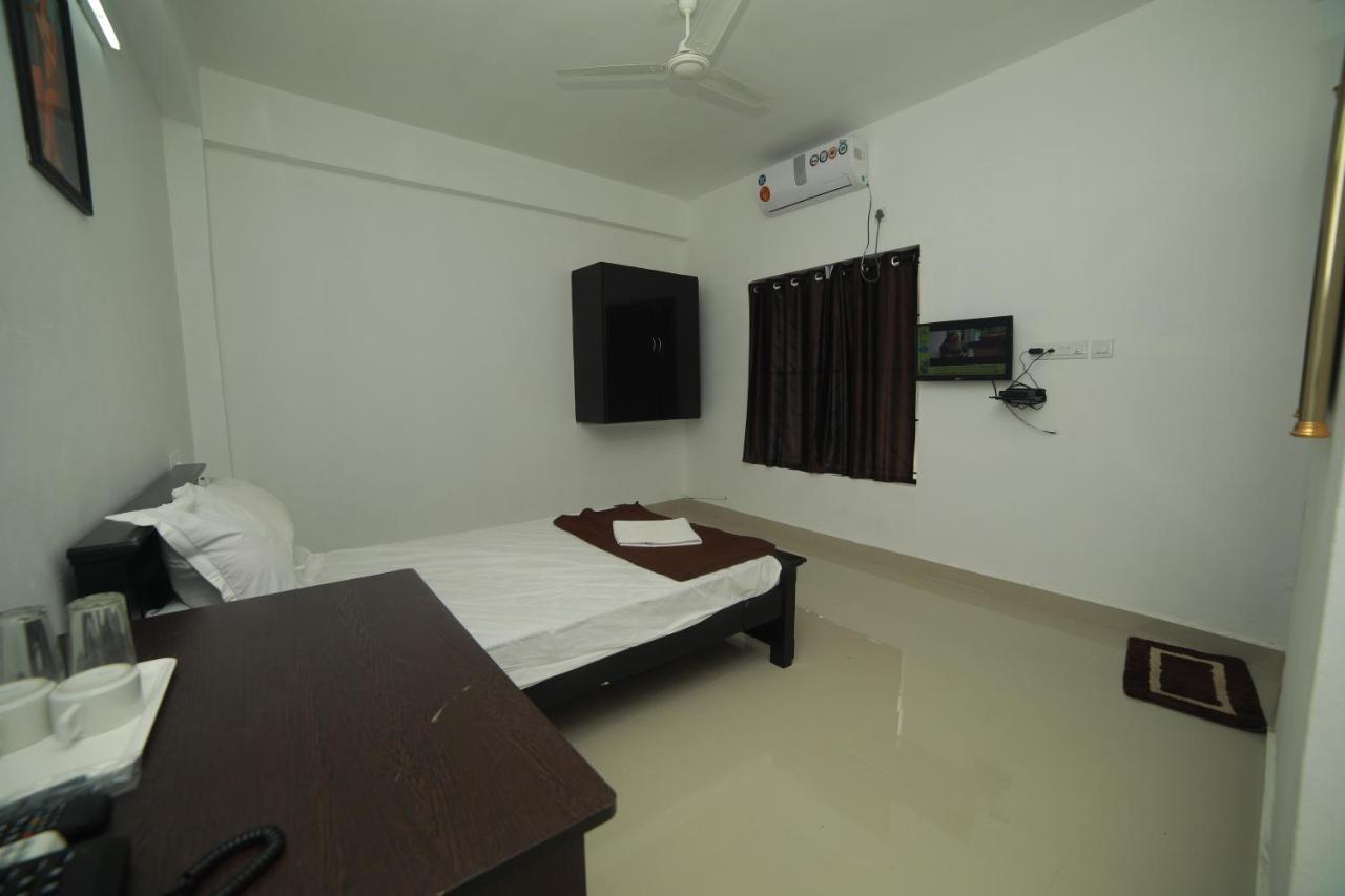Meghna Residency Hotel Thiruvananthapuram Екстериор снимка